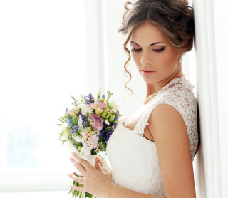 Woman white dress bouquet flowers 6 - her phone free wallpaper