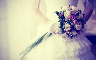 Bride bouquet white dress background - a bouquet of flowers free wallpaper for desktop