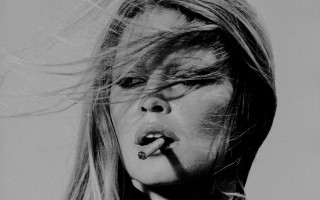 Woman cigarette wind eyes closed - bert stern free wallpaper