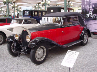 Red black car show display - art deco free wallpaper