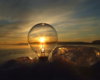 Light bulb rock ocean sunset - ambient light free wallpaper for desktop