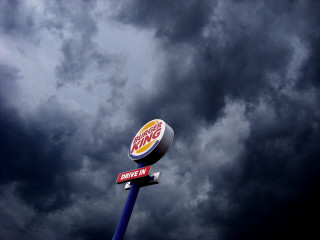 Burger king sign cloudy sky - bernt tunold free wallpaper