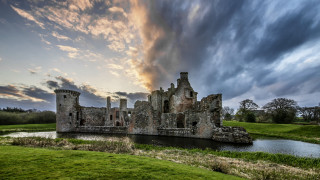 Castle moat field river cloudy - a cloudy sky free wallpaper for desktop