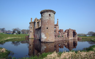 Castle moat reflection water image - a grassy area in the foreground free wallpaper