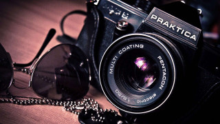 Camera sunglasses table chain pair - photographic free wallpaper