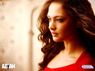 Woman long hair red shirt 5 - bettina heinenayech free wallpaper