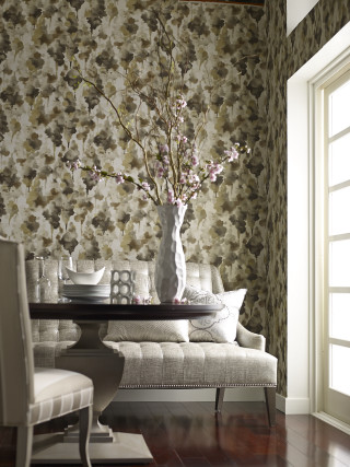 Vase flowers table room couch - a table in a room free wallpaper for mobile