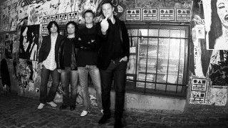 Group graffiti wall people standing - esao free wallpaper