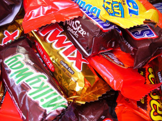 Candy bars assorted pile red - decadent free wallpaper for desktop