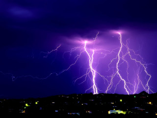 Purple sky lightning city buildings - thunderstorm free wallpaper