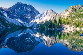 Mountain range lake reflection trees 4 - tree and mountains free wallpaper for desktop