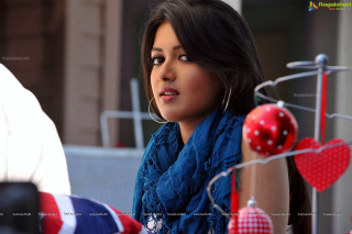 Woman blue scarf red heart - a blue scarf free wallpaper