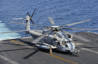 Helicopter ship deck water man - 100mm free wallpaper