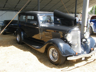 Old car metal structure parking - an old car free wallpaper