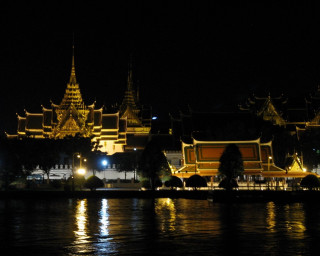 Large building night lights water - a body of water in front free wallpaper for desktop