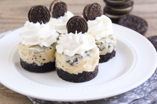 Oreo cheesecake plate pastel food - dom qwek free wallpaper for desktop