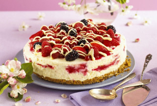 Cake berries cream plate fork 2 - a fork and spoon free wallpaper