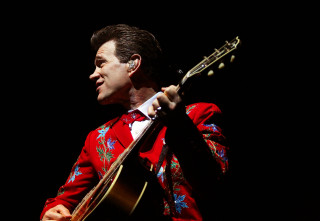 Man red shirt guitar microphone - a red shirt holding free wallpaper