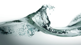 Water wave white background light - a drop of water free wallpaper