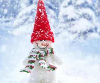 Snowman red hat scarf snow 2 - a red hat and scarf free wallpaper