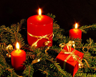 Candles presents table christmas tree - a group of candles free wallpaper for desktop