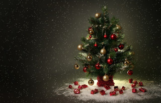 Christmas tree presents snow falling 2 - a snowy day free wallpaper