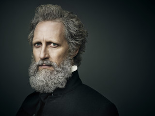 Bearded man serious look white - a beard free wallpaper