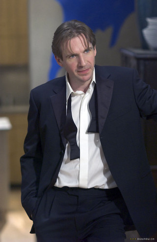 Man suit tie sitting pointing - a man in a suit and tie free wallpaper for mobile