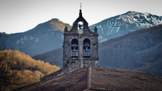 Church tower clock mountains snow - cagnaccio di san pietro free wallpaper for desktop