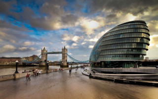 Wren tower bridge cityscape sunset - a large building free wallpaper