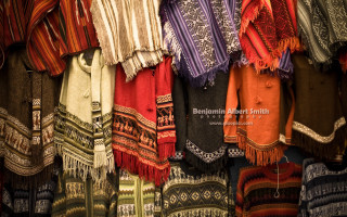 Scarves shawls store window display - maximalist free wallpaper