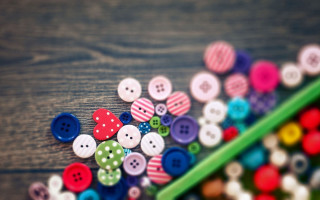 Buttons wooden table green pencil - micro free wallpaper for desktop