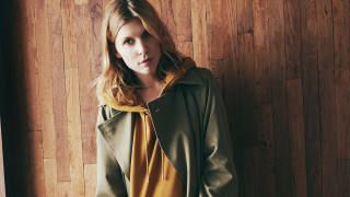 Woman wooden wall green jacket - yellow shirt free wallpaper
