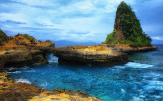 Rocky beach blue ocean rock - a rocky beach free wallpaper
