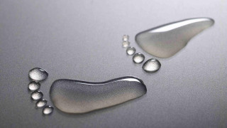 Metal surface water drops dog - a close up of a metal surface free wallpaper