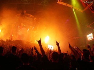 Concert crowd hands up stage 8 - epsylon point free wallpaper for desktop