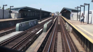 Man train platform digital rendering - ue 5 free wallpaper