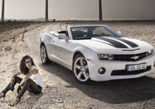 Woman sitting desert white car - the hood free wallpaper for desktop