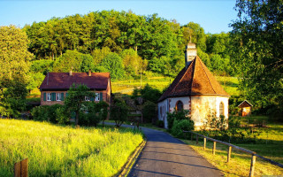 Road house fence grassy field - a small house free wallpaper