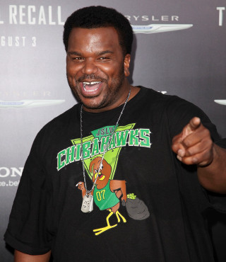 Man black shirt pointing green - shirt free wallpaper for tablet