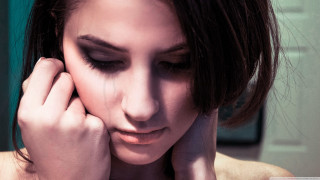 Woman hand head looking down - feminist art free wallpaper