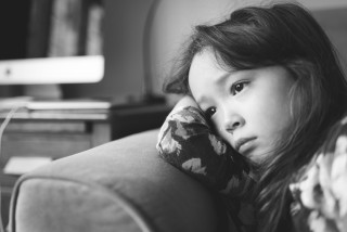 Little girl couch arm back - the back of the couch free wallpaper