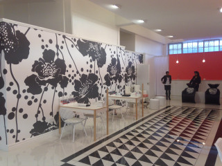 Black white flower wallpaper checkered - bright studio setting free wallpaper