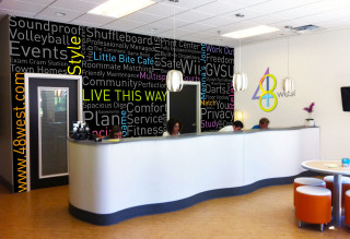 Reception white counter black white - word free wallpaper