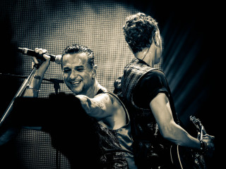 Man microphone woman guitar performance - a guitar in front free wallpaper for desktop