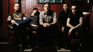 Group men sitting room red - art brut free wallpaper