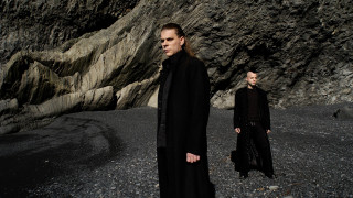 Man woman rock formation mountain - a rock formation free wallpaper