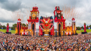 Crowd stage clock tower gathering - a large crowd of people free wallpaper