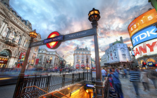 Street sign city sky people - christopher wren free wallpaper for desktop