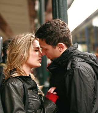 Man woman nose touch street - free valentines wallpaper for tablet